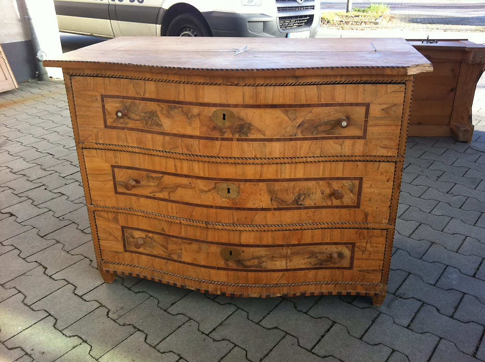 Antikcenter Königs-Wusterhausen | Antike Möbel in Brandenburg - Kommoden