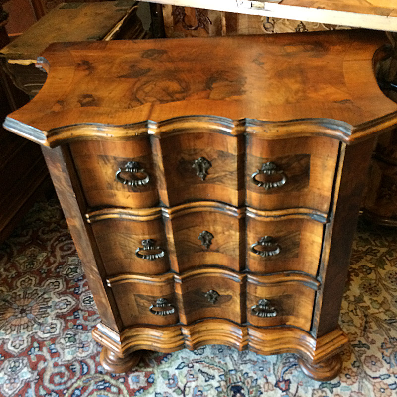 Antikcenter Königs-Wusterhausen | Antike Möbel in Brandenburg - Kommoden